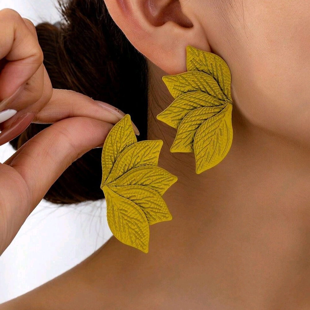 ❤️HP! Olive Green Botanical Earrings New! - Picture 1 of 5